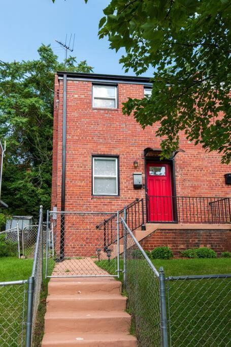 Red Door Rendezvous Villa Washington Exterior photo